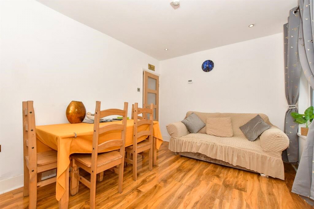 2 BEDROOM END OF TERRACE HOUSE
