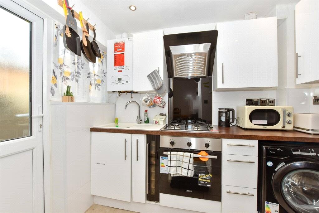 2 BEDROOM END OF TERRACE HOUSE