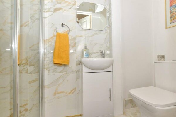 2 BEDROOM END OF TERRACE HOUSE