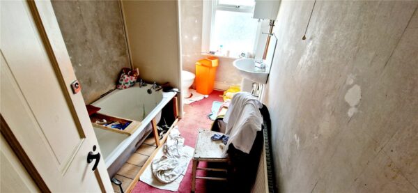 2 BED MID TERRACE HOUSE