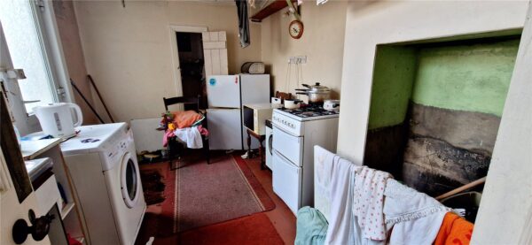 2 BED MID TERRACE HOUSE