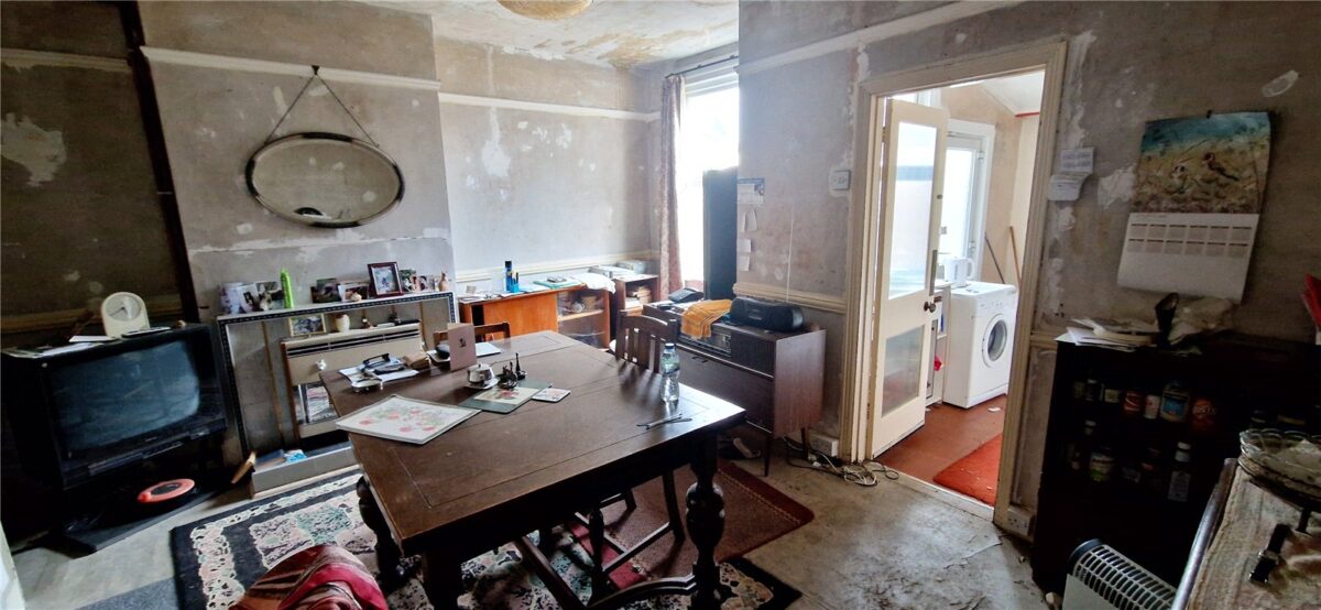 2 BED MID TERRACE HOUSE
