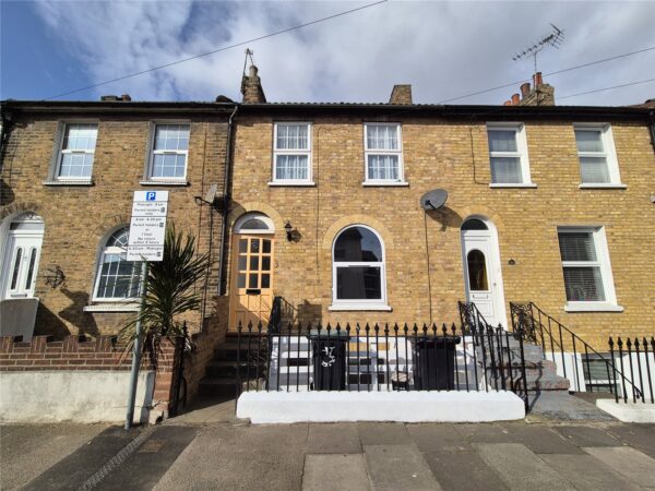 3 Bedroom Mid Terrace House