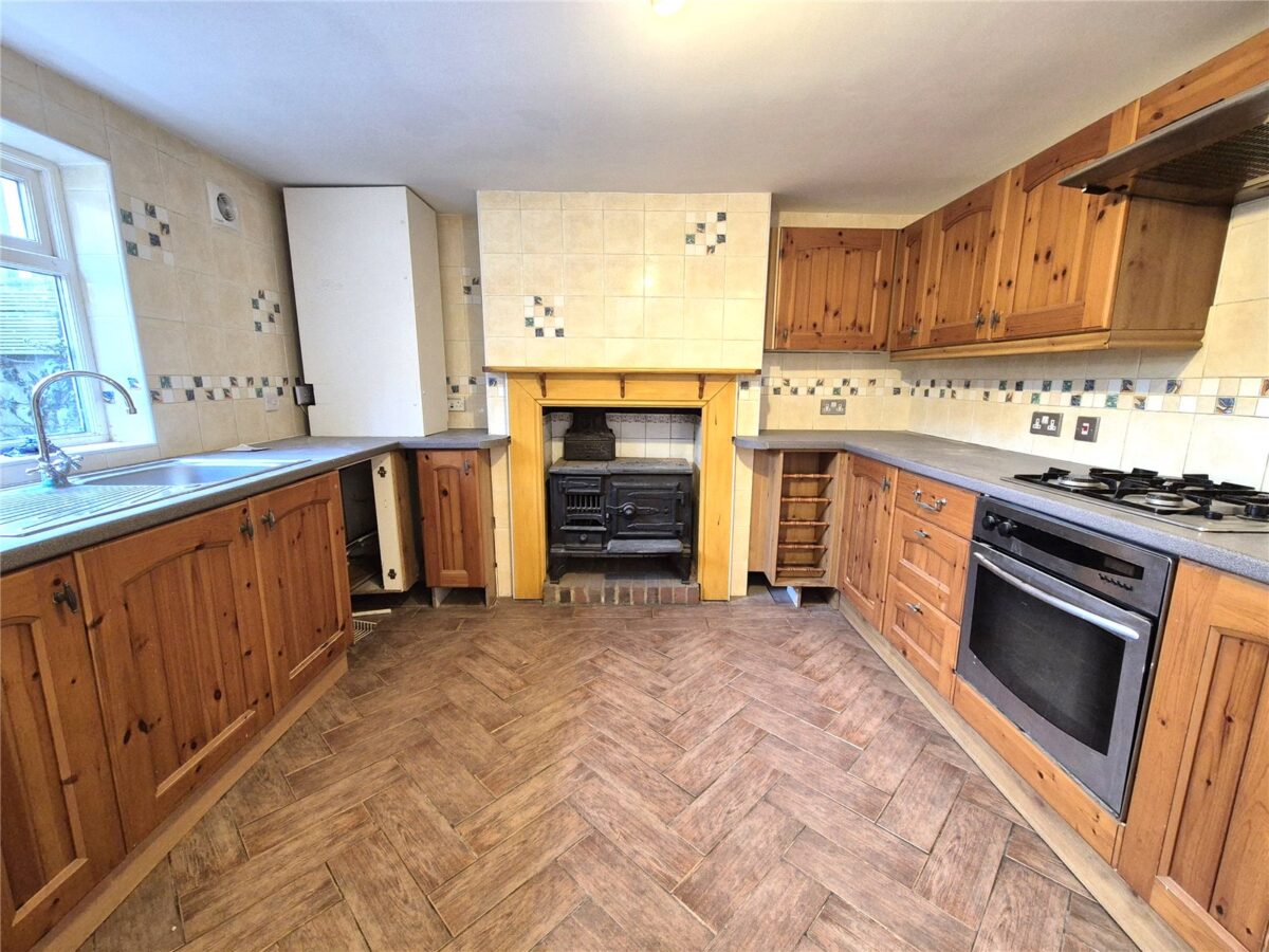 3 Bedroom Mid Terrace House