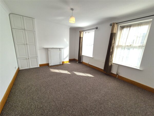 3 Bedroom Mid Terrace House