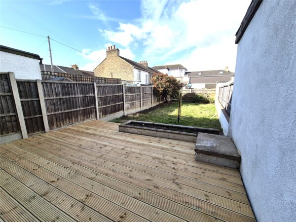 3 Bedroom Mid Terrace House
