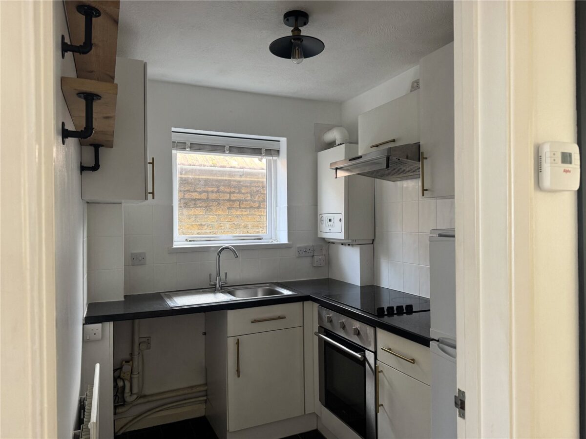 2 BEDROOM TOP TOP FLOOR MAISONETTE
