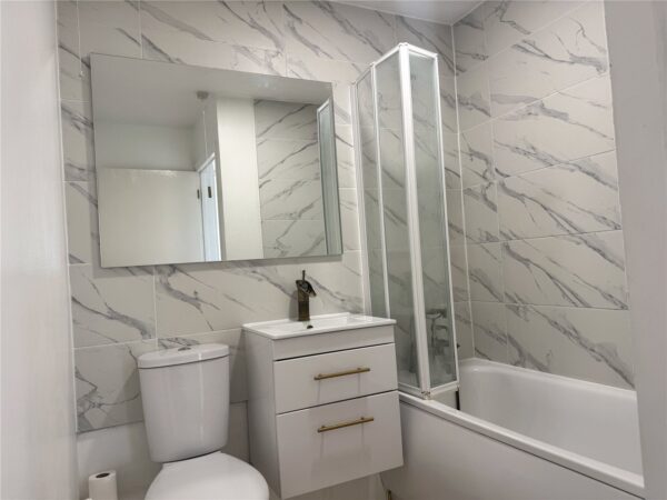 2 BEDROOM TOP TOP FLOOR MAISONETTE