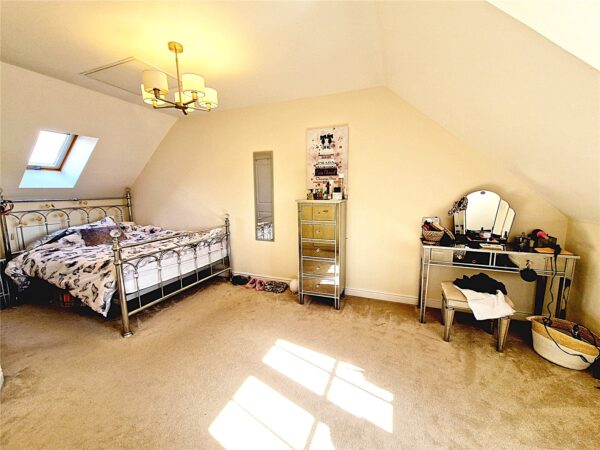4 Bedroom Semi Detached House