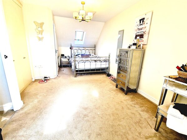 4 Bedroom Semi Detached House