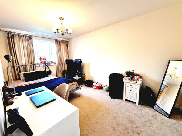 4 Bedroom Semi Detached House