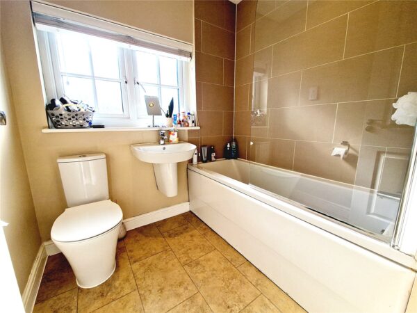 4 Bedroom Semi Detached House