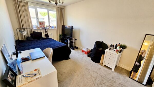 4 Bedroom Semi Detached House