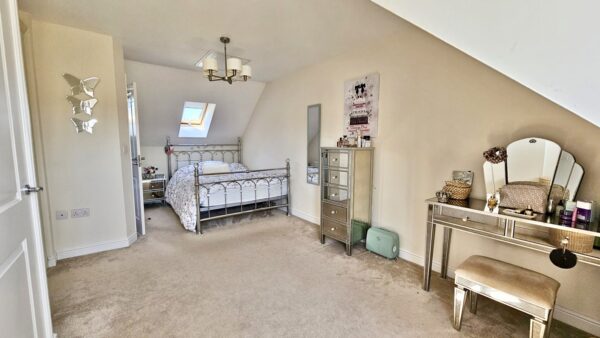 4 Bedroom Semi Detached House