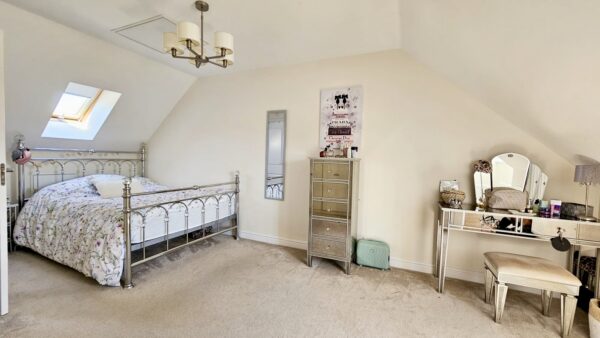4 Bedroom Semi Detached House