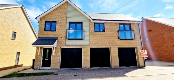 2 BEDROOM DETACHED FREEHOLD COACH HOUSE