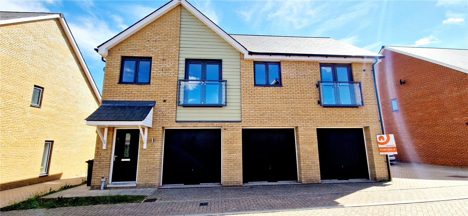 2 BEDROOM DETACHED FREEHOLD COACH HOUSE