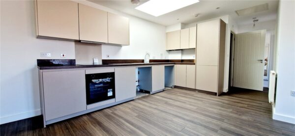 2 BEDROOM DETACHED FREEHOLD COACH HOUSE