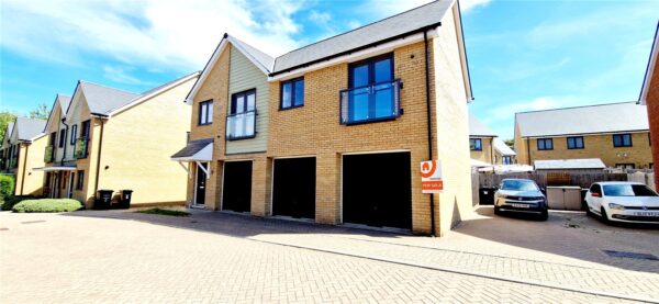 2 BEDROOM DETACHED FREEHOLD COACH HOUSE