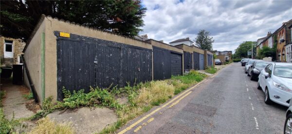 Spacious 2-Bedroom Period Conversion with Garden, Garage,