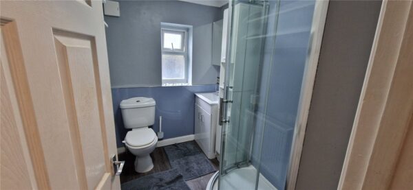 Spacious 2-Bedroom Period Conversion with Garden, Garage,