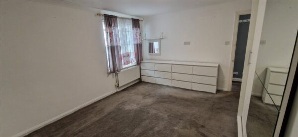 Spacious 2-Bedroom Period Conversion with Garden, Garage,