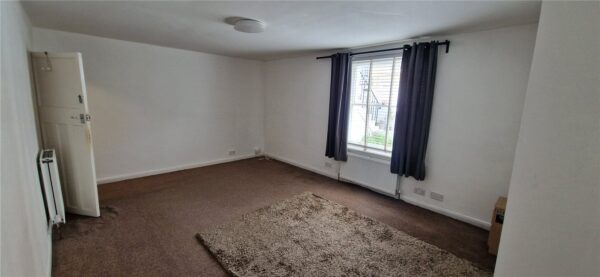 Spacious 2-Bedroom Period Conversion with Garden, Garage,