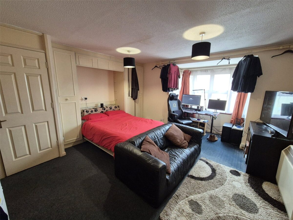 Studio Apartment