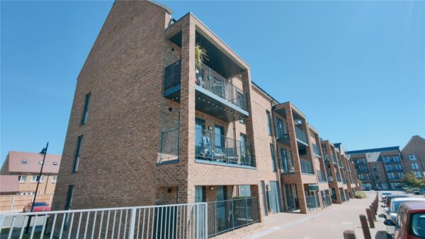 RIVER VIEW 2 BED, 2 BATHROOM APARTMENT