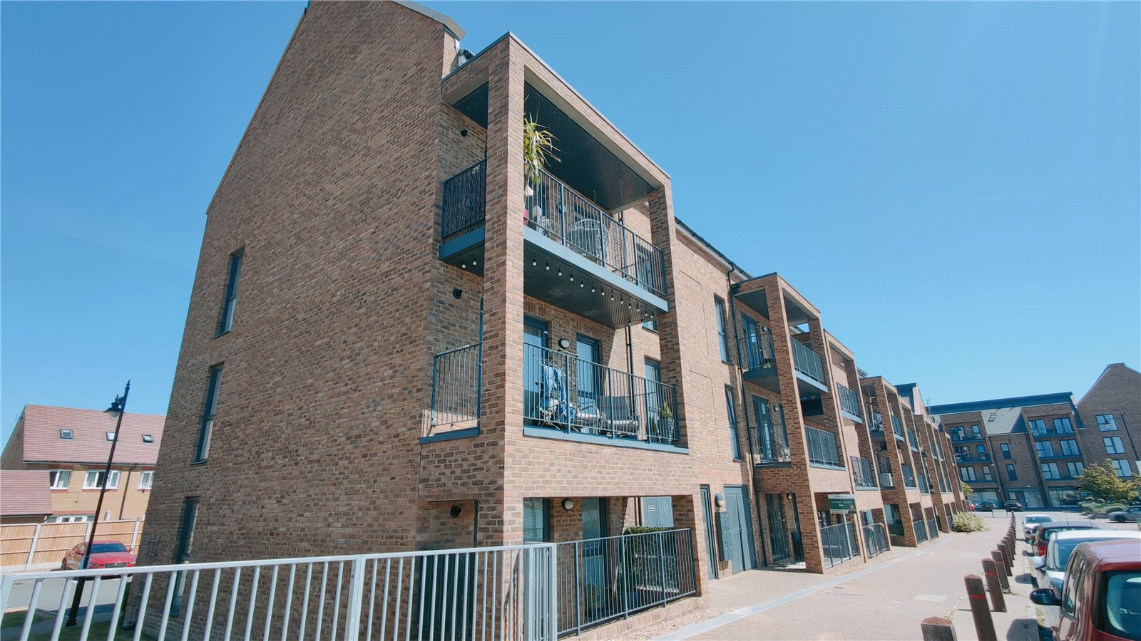 RIVER VIEW 2 BED, 2 BATHROOM APARTMENT