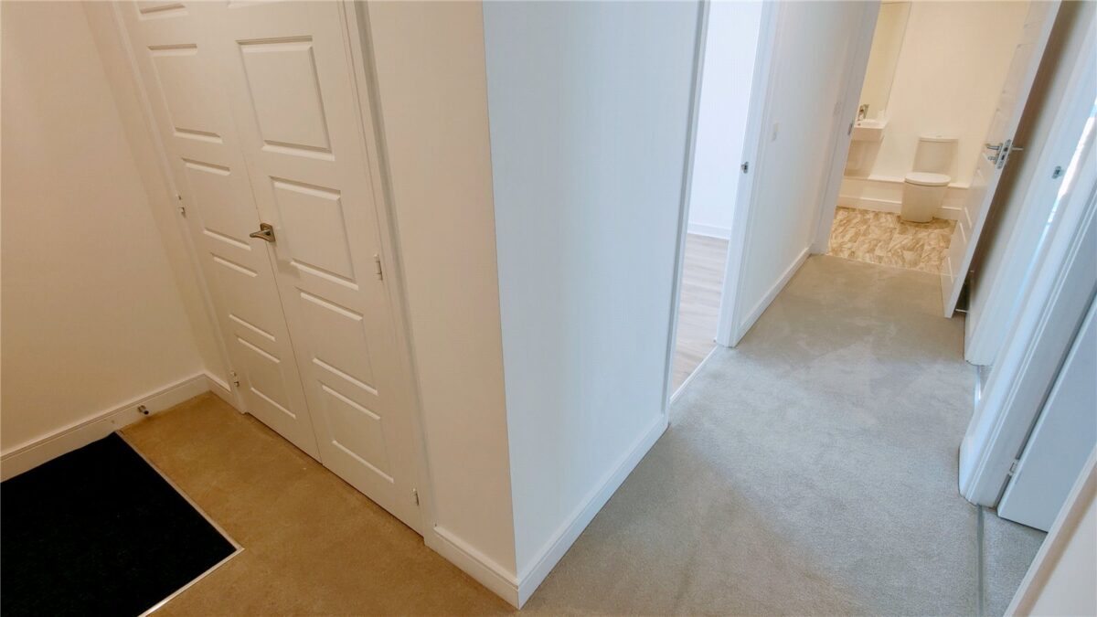 RIVER VIEW 2 BED, 2 BATHROOM APARTMENT