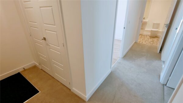 RIVER VIEW 2 BED, 2 BATHROOM APARTMENT