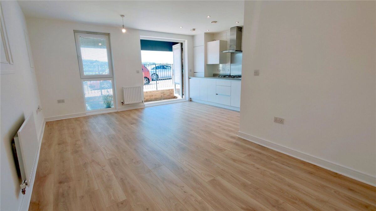 RIVER VIEW 2 BED, 2 BATHROOM APARTMENT