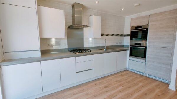 RIVER VIEW 2 BED, 2 BATHROOM APARTMENT