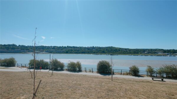 RIVER VIEW 2 BED, 2 BATHROOM APARTMENT