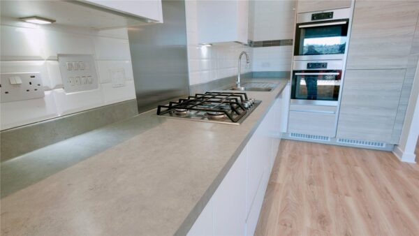 RIVER VIEW 2 BED, 2 BATHROOM APARTMENT