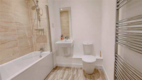 RIVER VIEW 2 BED, 2 BATHROOM APARTMENT