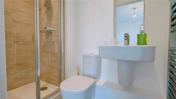 RIVER VIEW 2 BED, 2 BATHROOM APARTMENT