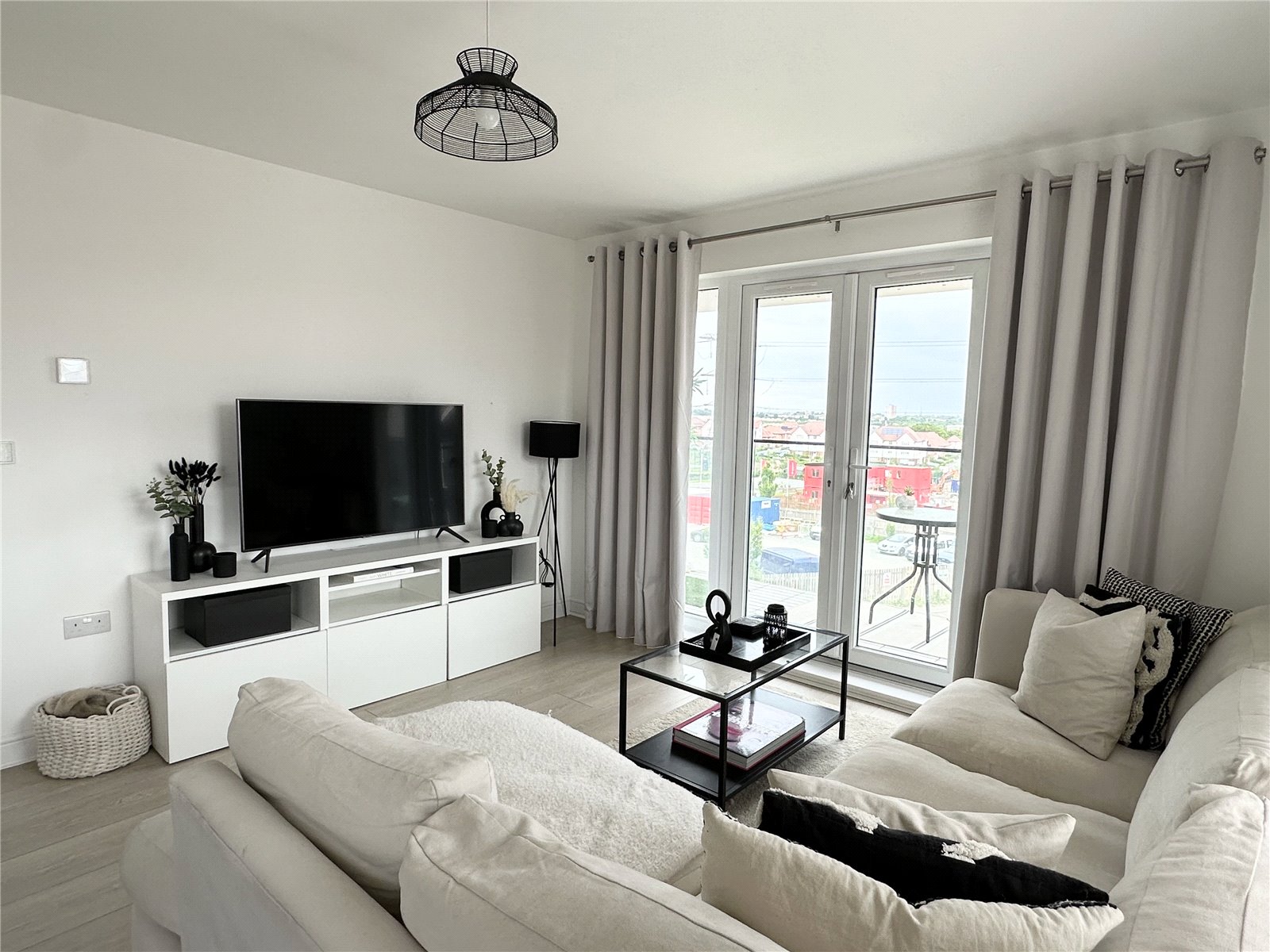 Top floor 2 bedroom flat