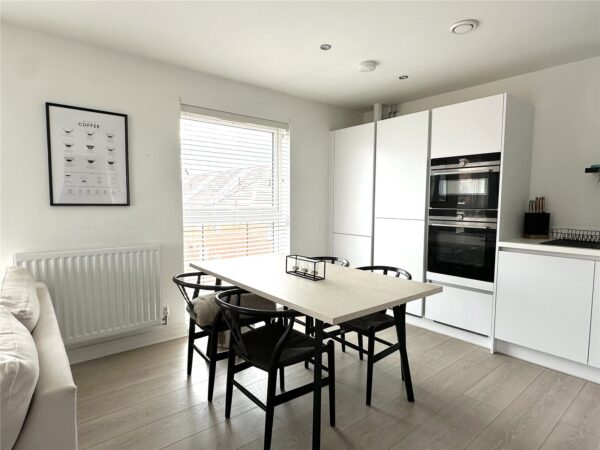 Top floor 2 bedroom flat