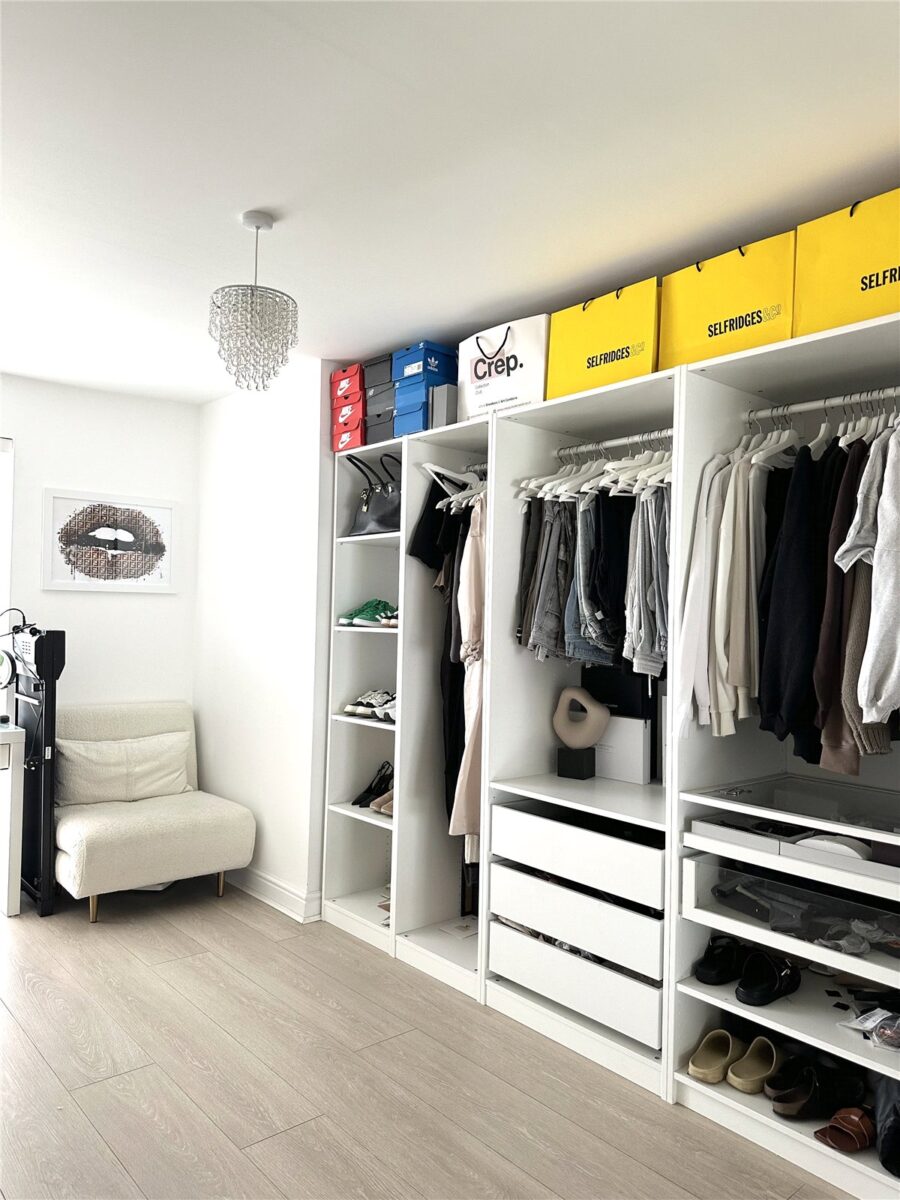 Top floor 2 bedroom flat
