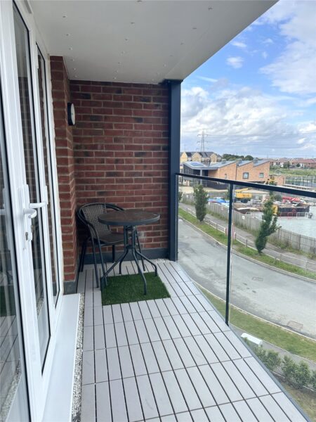 Top floor 2 bedroom flat