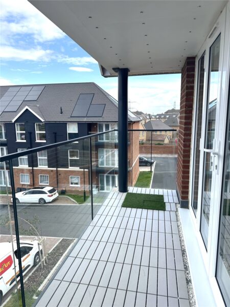 Top floor 2 bedroom flat
