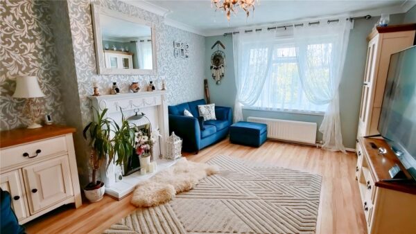 BUNGALOW WITH GARAGE