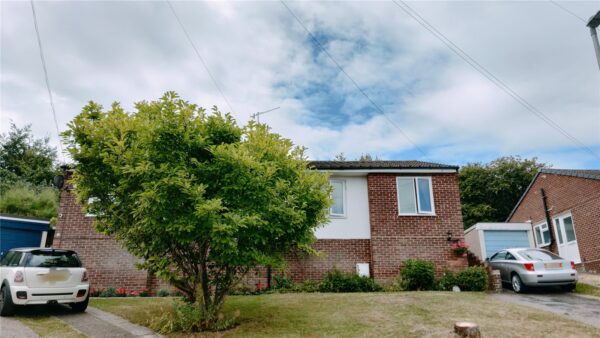 BUNGALOW WITH GARAGE