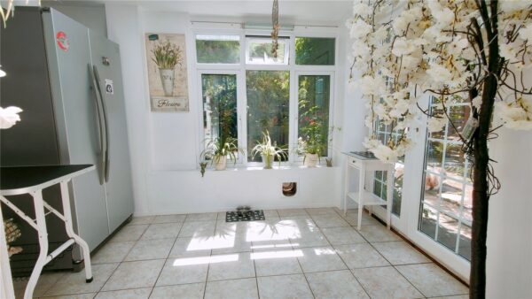BUNGALOW WITH GARAGE