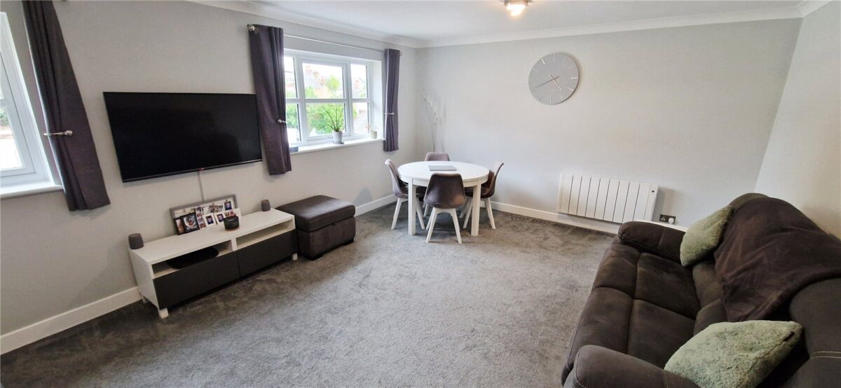 1 BED SPLIT LEVEL APARMENT