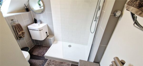 1 BED SPLIT LEVEL APARMENT