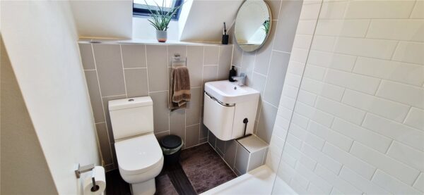 1 BED SPLIT LEVEL APARMENT