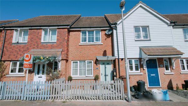 STUNNING 2 BEDROOM HOUSE